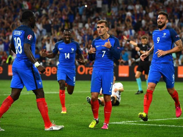 France's Moussa Sissoko (left), Blaise Matuidi (second left) and Olivier Giroud (right) celebrate after France's forward Antoine Griezmann ( second right) scored the second goal for France during the Euro 2016 semifinal football match against Germany. (AFP Photo) France's Moussa Sissoko (left), Blaise Matuidi (second left) and Olivier Giroud (right) celebrate after France's forward Antoine Griezmann ( second right) scored the second goal for France during the Euro 2016 semifinal football match against Germany. (AFP Photo)