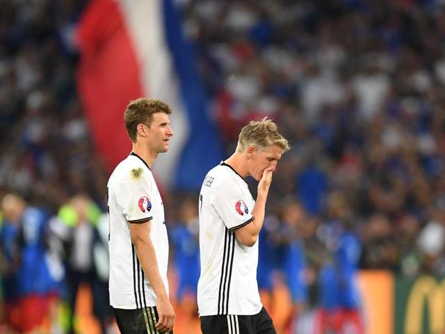 Germany's midfielder Thomas Mueller and midfielder Bastian Schweinsteiger leave the pitch after loosing 2-0 to France in the Euro 2016 semifinal football match between Germany and France. (AFP Photo) Germany's midfielder Thomas Mueller and midfielder Bastian Schweinsteiger leave the pitch after loosing 2-0 to France in the Euro 2016 semifinal football match between Germany and France. (AFP Photo)