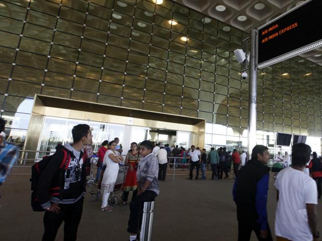 While 23.5% flights were delayed between 9am and 3pm, it grew to 40% in the second half of the day. (Hindustan Times) While 23.5% flights were delayed between 9am and 3pm, it grew to 40% in the second half of the day. (Hindustan Times)