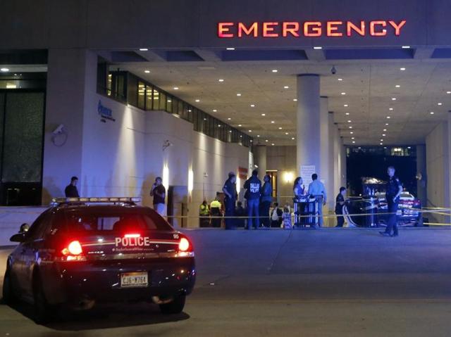 Law enforcement officers stand outside the emergency room at Baylor University Medical Center in Dallas. (AP Photo)