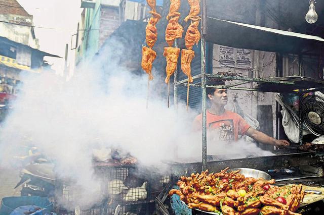 Food kept in the open attracts germs. The chances of contamination are more in monsoons when the humidity festers bacteria, viruses, fungi and parasites. (Saumya Khandelwal/HT File ) Food kept in the open attracts germs. The chances of contamination are more in monsoons when the humidity festers bacteria, viruses, fungi and parasites. (Saumya Khandelwal/HT File )
