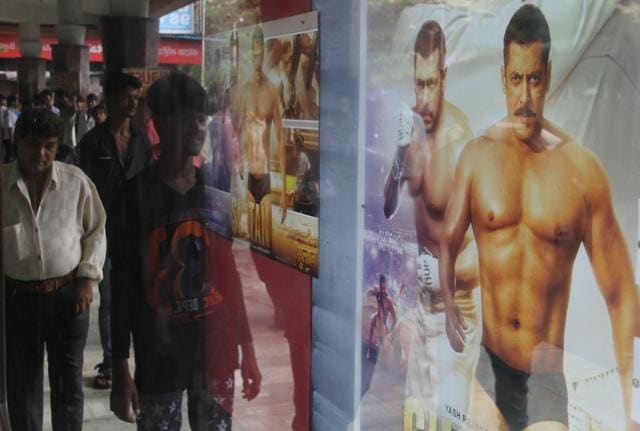 For many watching a Salman Khan film on Eid has become an integral part of their family Eid celebrations. 12 members of the Niyazi family, from a two-month-old to a 75-year-old, had gathered from Malad, Dongri and Pune to watch the movie together. (Bhushan Koyande/HT Photo)