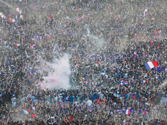 Football supporters watch the Euro 2016 semifinal football match between Germany and France at the Paris Champs de Mars fan zone. (AFP Photo) Football supporters watch the Euro 2016 semifinal football match between Germany and France at the Paris Champs de Mars fan zone. (AFP Photo)