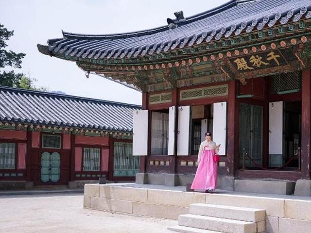 Welcome to Gyeongbokgung, or Gyeongbok Palace. Constructed in 1395, it is the main royal palace of the Joseon dynasty in northern Seoul, South Korea. (Instagram/jerry_xl) 
