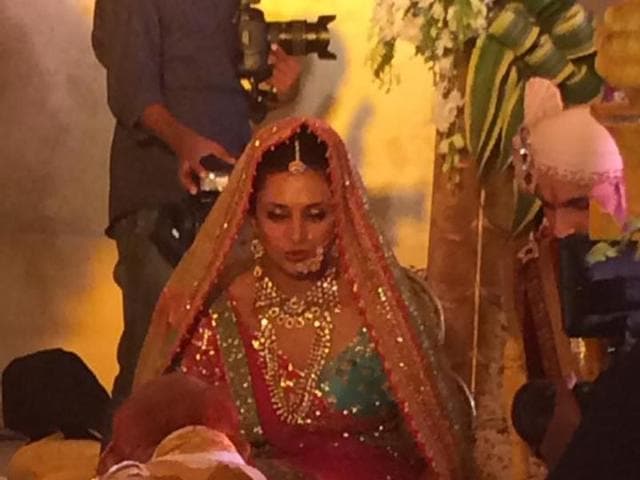 Divyanka looks beautiful as the bride. (SnehalSahay/Facebook)