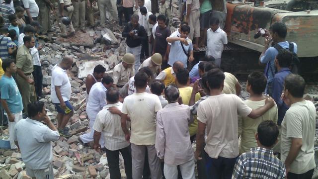 Jagmohan Shakal, former member of Cantonment Board, feared that more people may be trapped in the debris. (HT photo) Jagmohan Shakal, former member of Cantonment Board, feared that more people may be trapped in the debris. (HT photo)
