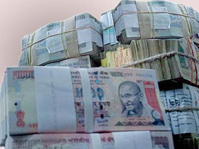 SHO Harbans said in the video clip, the accused was first seen leaving the bank with Rs 2 lakh and then returning to take rest of the money from Brijesh. (Representative image) SHO Harbans said in the video clip, the accused was first seen leaving the bank with Rs 2 lakh and then returning to take rest of the money from Brijesh. (Representative image)