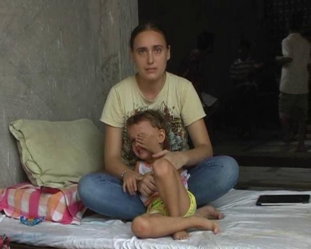Olga Efimenkova, sitting on a dharna at her mother-in-law’s house in Indrapuri locality of Agra.(HT photo) Olga Efimenkova, sitting on a dharna at her mother-in-law’s house in Indrapuri locality of Agra.(HT photo)