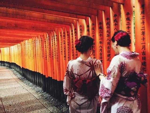 This is Fushimi Inari Taisha, a shrine located 233 metres above sea level at the base of mountain Inari in Fushimi-ku, Kyoto, Japan.  (Instagram/clairesuni) 