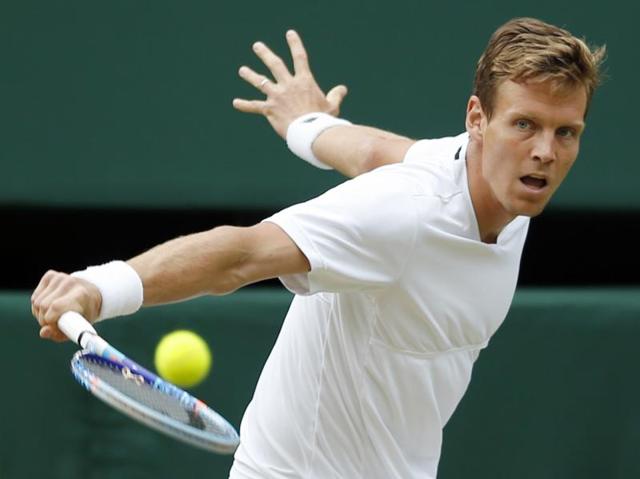 Tomas Berdych returns to Andy Murray. (AP) 