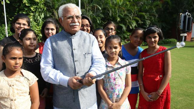 HELPING HAND Haryana chief minister Manohar Lal Khattar taking a selfie with girls who had called on him in Chandigarh after the launch of the Beti Bachao Beti Padhao campaign in 2015. (HT Photo) HELPING HAND Haryana chief minister Manohar Lal Khattar taking a selfie with girls who had called on him in Chandigarh after the launch of the Beti Bachao Beti Padhao campaign in 2015. (HT Photo)