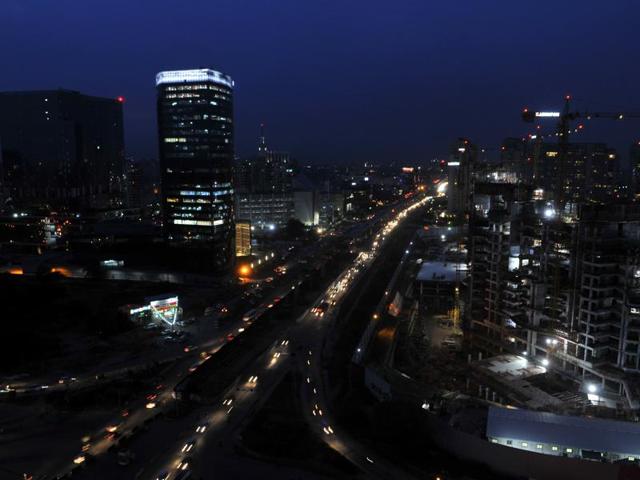 Gurgaon road infrastructure is inadequate to handle the traffic volume.(Abhinav Saha/HT Photo) Gurgaon road infrastructure is inadequate to handle the traffic volume.(Abhinav Saha/HT Photo)