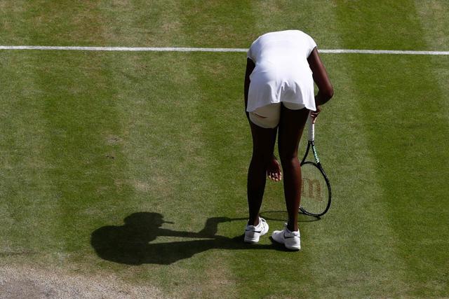 US player Venus Williams reacts after losing a point to Germany's Angelique Kerber during their women's semifinal match on the eleventh day of the 2016 Wimbledon Championships at The All England Lawn Tennis Club in Wimbledon, southwest London. (AFP Photo) US player Venus Williams reacts after losing a point to Germany's Angelique Kerber during their women's semifinal match on the eleventh day of the 2016 Wimbledon Championships at The All England Lawn Tennis Club in Wimbledon, southwest London. (AFP Photo)
