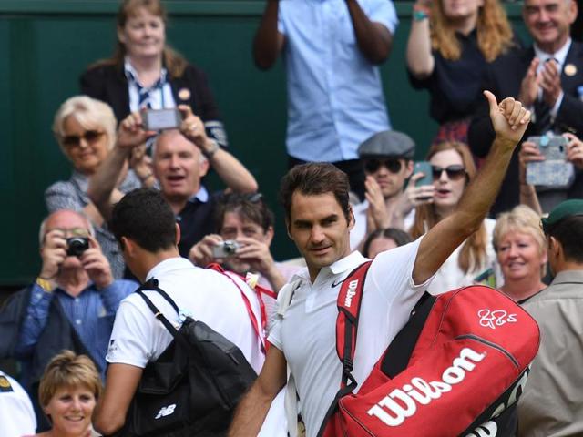 Switzerland's Roger Federer waves to the crowd after losing to Canada's Milos Raonic. (AFP Photo) 