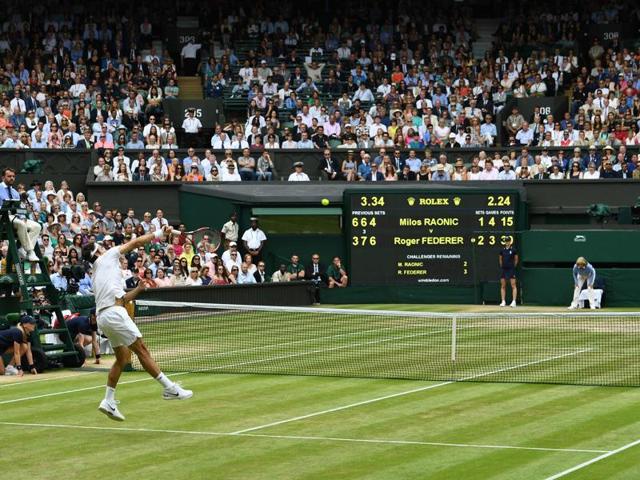 Switzerland's Roger Federer returns to Canada's Milos Raonic during their men's semifinal. (AFP Photo) 