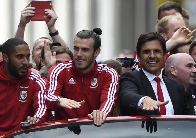 Wales' Ashley Williams, Gareth Bale and head coach Chris Coleman during the bus parade. (Reuters Photo) Wales' Ashley Williams, Gareth Bale and head coach Chris Coleman during the bus parade. (Reuters Photo)