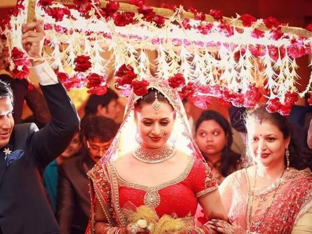 Divyanka makes her grand entry for her wedding ceremony. (Facebook/TheWeddingStory)