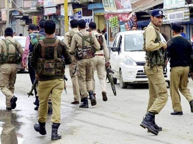 The police with their extensive networks provide actionable intelligence in real time with the army conducting the elimination or apprehension operation (Waseem Andrabi/HT Photo) The police with their extensive networks provide actionable intelligence in real time with the army conducting the elimination or apprehension operation (Waseem Andrabi/HT Photo)