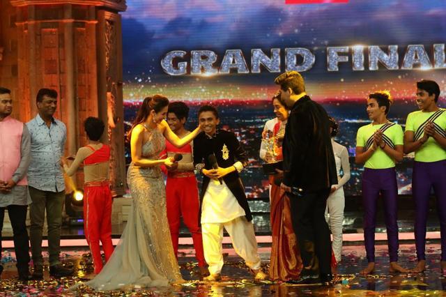 Suleman shares the stage with Malaika, Kirron and Karan. (COLORS) Suleman shares the stage with Malaika, Kirron and Karan. (COLORS)