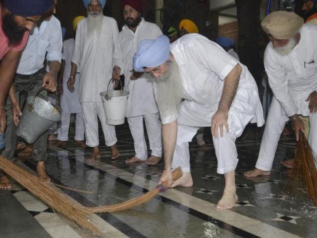 HS Phoolka (centre) performing sewa at the ‘langar hall’ of  Golden Temple, Amritsar on Sunday.