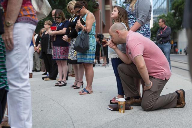 Parishioners of First Baptist Church in Dallas, Texas, gather to pray for the five police officers who were gunned down by 25-year-old black army veteran Micah Johnson. (AFP) Parishioners of First Baptist Church in Dallas, Texas, gather to pray for the five police officers who were gunned down by 25-year-old black army veteran Micah Johnson. (AFP)