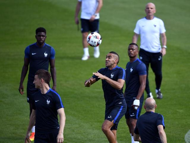 France's forward Dimitri Payet (C) jumps to head the ball during a training session on the eve of the Euro 2016 final football match. (AFP photo) France's forward Dimitri Payet (C) jumps to head the ball during a training session on the eve of the Euro 2016 final football match. (AFP photo)