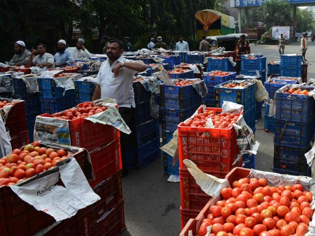 The Vashi wholesale market provides vegetable, fruits and pulses to the entire Mumbai Metropolitan Region (MMR). The shutdown of this market could lead to a surge in prices as there will be a shortage in supply and hoarding by some wholesalers and retailers. (Hindustan Times) The Vashi wholesale market provides vegetable, fruits and pulses to the entire Mumbai Metropolitan Region (MMR). The shutdown of this market could lead to a surge in prices as there will be a shortage in supply and hoarding by some wholesalers and retailers. (Hindustan Times)