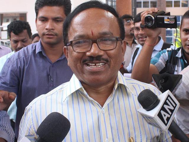 Goa chief minister Laxmikant Parsekar interacts with jounalists in Panaji.(HT File Photo)