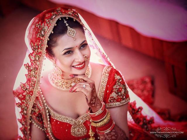 TV actor Divyanka Tripathi, who got married to her Yeh Hai Mohabbatein co-star Vivek Dahiya on Friday night in Bhopal, has finally shared the first pictures of ‘Mrs Dahiya’. (Facebook/TheWeddingStory)