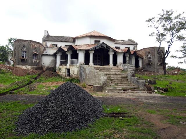 Rutton Bungalow, built in 1925 by a Parsi contractor, is being renovated by the army.(HT)