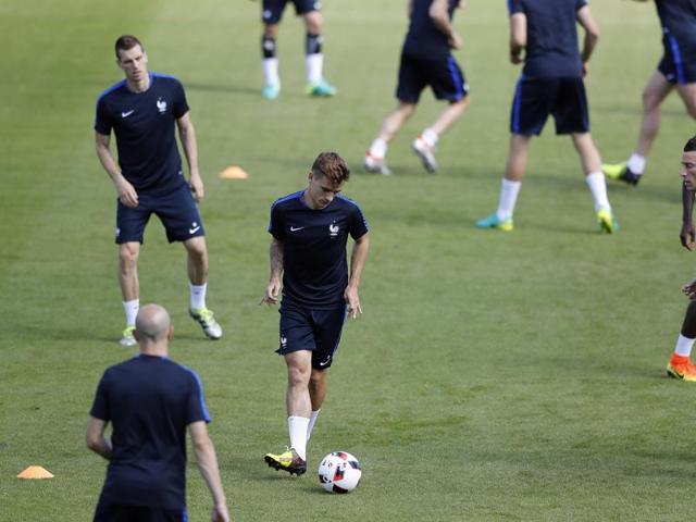 France's Antoine Griezmann kicks the ball during a training session and looks the part as the burdened star player. (AP photo) France's Antoine Griezmann kicks the ball during a training session and looks the part as the burdened star player. (AP photo)
