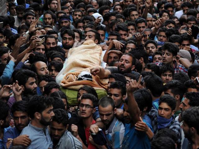 Family members and relatives mourn the death of Burhan Wani, a separatist militant leader, during his funeral in Tral, south of Srinagar, July 9.(REUTERS)