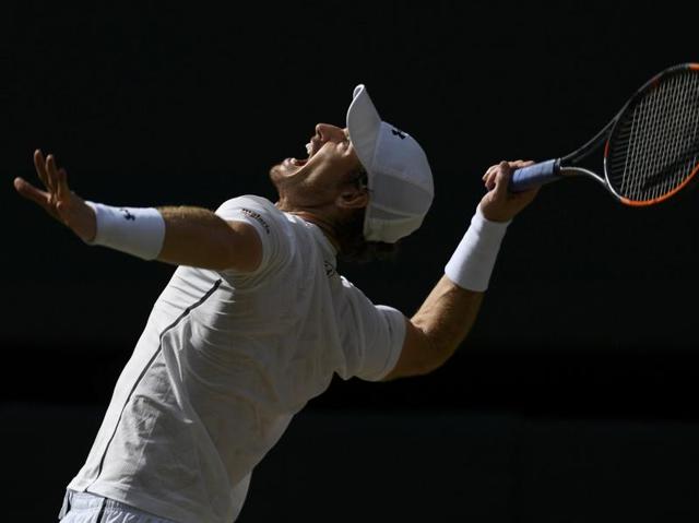 Murray serves to Raonic. (REUTERS)