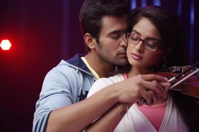 Asmita Sood and Pearl V Puri in a still from Badtameez Dil.