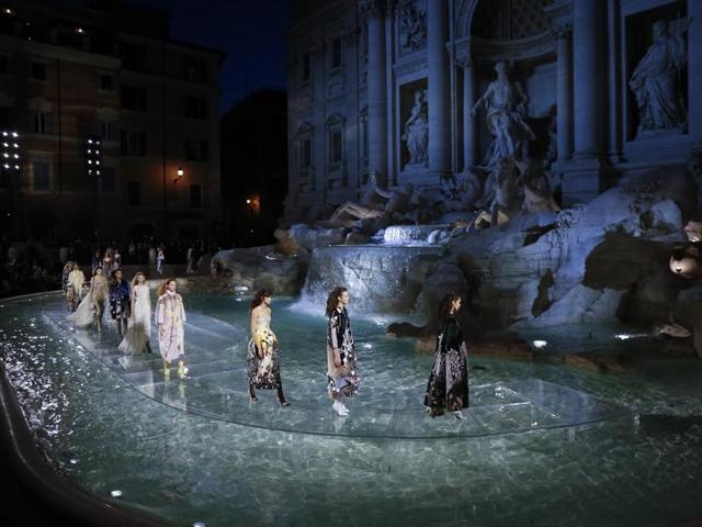 When shimmering models walked on water at Rome’s Trevi fountain ...