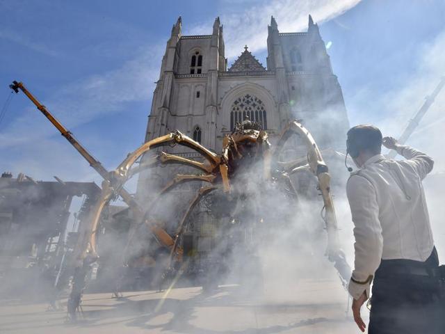 Men prepare to pilot Kumo, a mechanical spider made of wood and steel by Les Machines de L'Ile (Machines of the Isle of Nantes) factory. (AFP) Men prepare to pilot Kumo, a mechanical spider made of wood and steel by Les Machines de L'Ile (Machines of the Isle of Nantes) factory. (AFP)