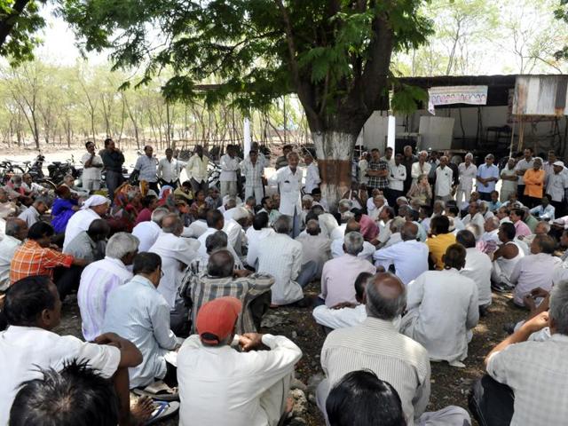 Thousands of mill workers continue to agitate for getting their dues.(HT file photo)