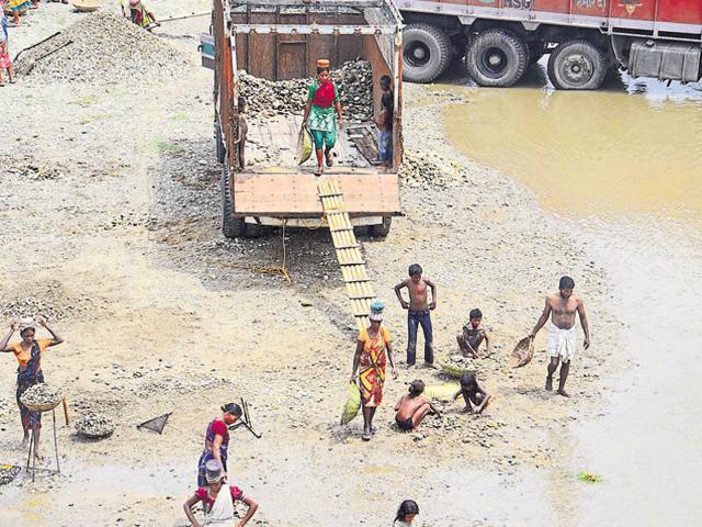 Rivers in northern West Bengal are rich sources of sand.(HT Photo)