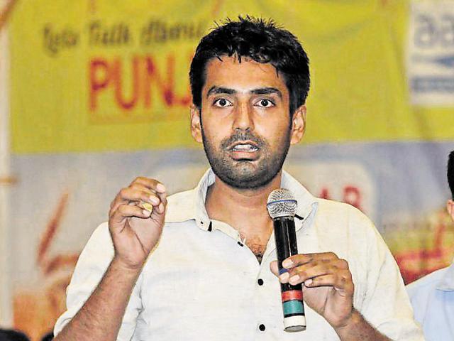 A young farmer has a query during the Bolda Punjab dialogue of the Aam Aadmi Party at Panchat village near Phagwara in Kapurthala district on Sunday.(HT Photo) A young farmer has a query during the Bolda Punjab dialogue of the Aam Aadmi Party at Panchat village near Phagwara in Kapurthala district on Sunday.(HT Photo)