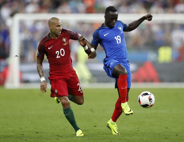France’s Bacary Sagna (right) . (REUTERS) France’s Bacary Sagna (right) . (REUTERS)