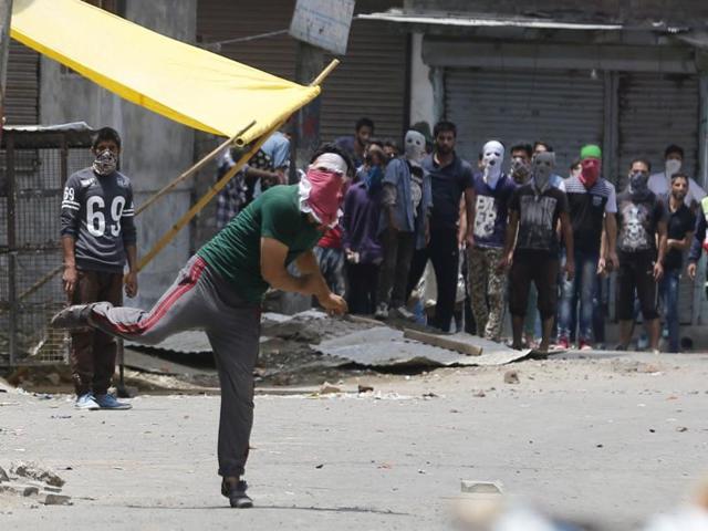 Kashmiri protesters throw stones at police during clashes in Srinagar, India, 10 July 2016. Life remain paralysed in the Valley for the third day against the killing of top militant commander Burhan Muzaffar Wani on late 08 July.(Waseem Andrabi / HT Photo) Kashmiri protesters throw stones at police during clashes in Srinagar, India, 10 July 2016. Life remain paralysed in the Valley for the third day against the killing of top militant commander Burhan Muzaffar Wani on late 08 July.(Waseem Andrabi / HT Photo)