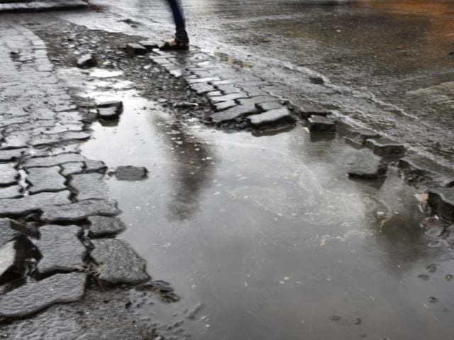 Until July 10,the Brihanmumbai Municipal Corporation (BMC) recorded 612 potholes . (Hindustan Times) Until July 10,the Brihanmumbai Municipal Corporation (BMC) recorded 612 potholes . (Hindustan Times)