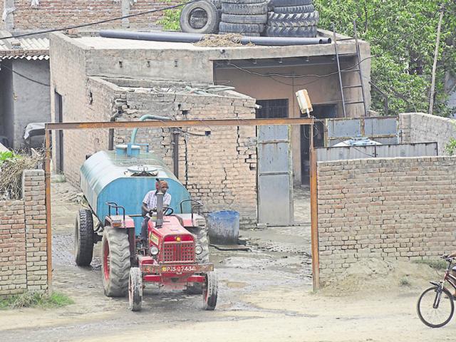 Groundwater has fallen to dangerous levels in Ghaziabad, but extraction continues. (Sakib Ali /HT Photo) Groundwater has fallen to dangerous levels in Ghaziabad, but extraction continues. (Sakib Ali /HT Photo)