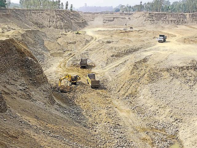 A 150-foot-deep illegal mining pit between Dhamiya and Wazira villages, 12 km from Mukerian in Hajipur block of Hoshiarpur district. (HT Photo) A 150-foot-deep illegal mining pit between Dhamiya and Wazira villages, 12 km from Mukerian in Hajipur block of Hoshiarpur district. (HT Photo)