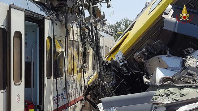 Crashed carriages after a head-on collision between two trains, in the southern Italian region of Puglia. (AFP Photo) Crashed carriages after a head-on collision between two trains, in the southern Italian region of Puglia. (AFP Photo)