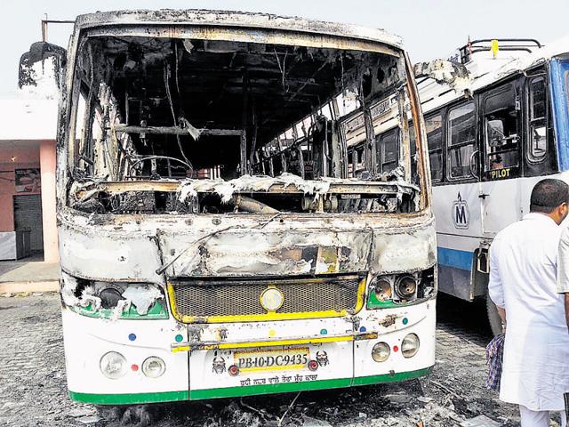 A bus burnt at the Malerkotla bus stand after the sacrilege.(HT File)