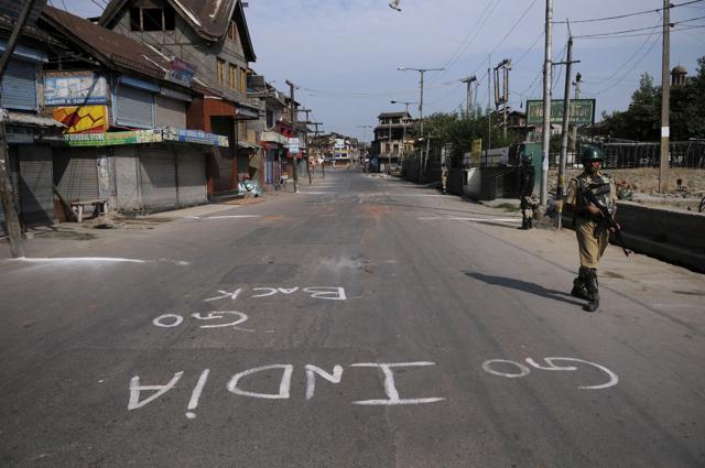 Paramilitary soldier stands guard in Srinagar. Curfew remained in place in most parts of Kashmir for the fourth consecutive day as authorities struggled to control protests following the killing of Hizbul Mujahideen commander Burhan Wani. (Waseem Andrabi /HT Photo) Paramilitary soldier stands guard in Srinagar. Curfew remained in place in most parts of Kashmir for the fourth consecutive day as authorities struggled to control protests following the killing of Hizbul Mujahideen commander Burhan Wani. (Waseem Andrabi /HT Photo)