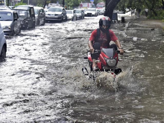 Showers on Tuesday spilled problems for daily commuters with waterlogging and traffic jams reported from across the city. The rain also led to delay and diversion of multiple flights.(Raj K Raj/Hindustan Times)