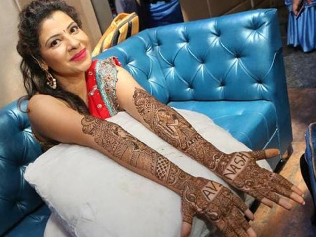 TV actor Sambhavna Seth celebrated her mehendi ceremony in Delhi on Wednesday. (Manoj Verma/HT Photo)