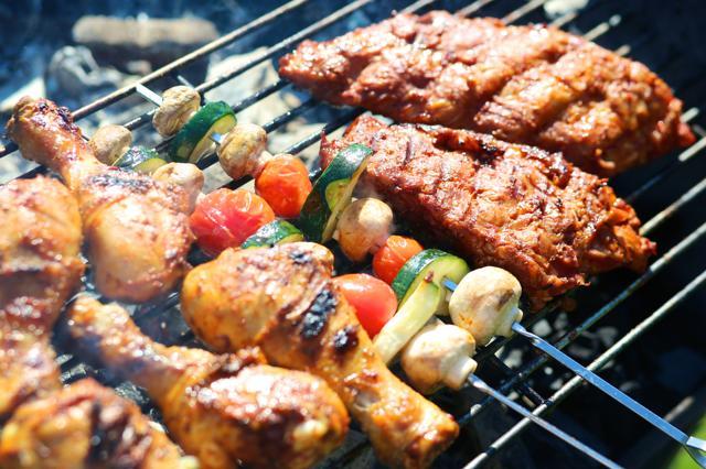 Lookin’ doesn’t stop the cooking. (Shutterstock) Lookin’ doesn’t stop the cooking. (Shutterstock)